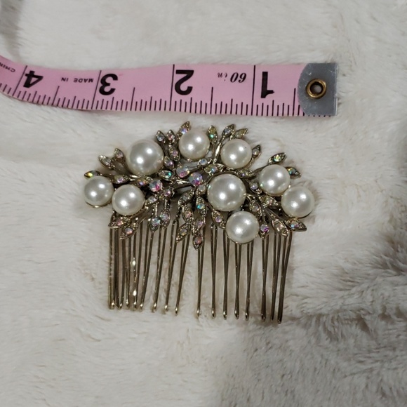 Pearl and gold hair accessory main image 5
